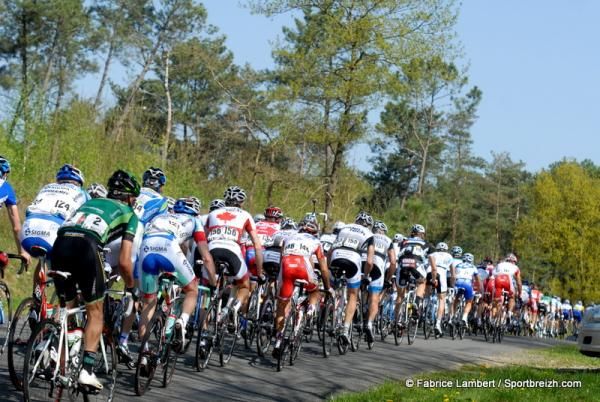 The field lined out on the final stage of Sarthe.