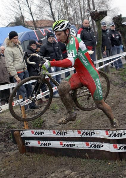 Italy's Enrico Franzoi (Liquigas) runs the barriers on is way to a 2nd place finish.