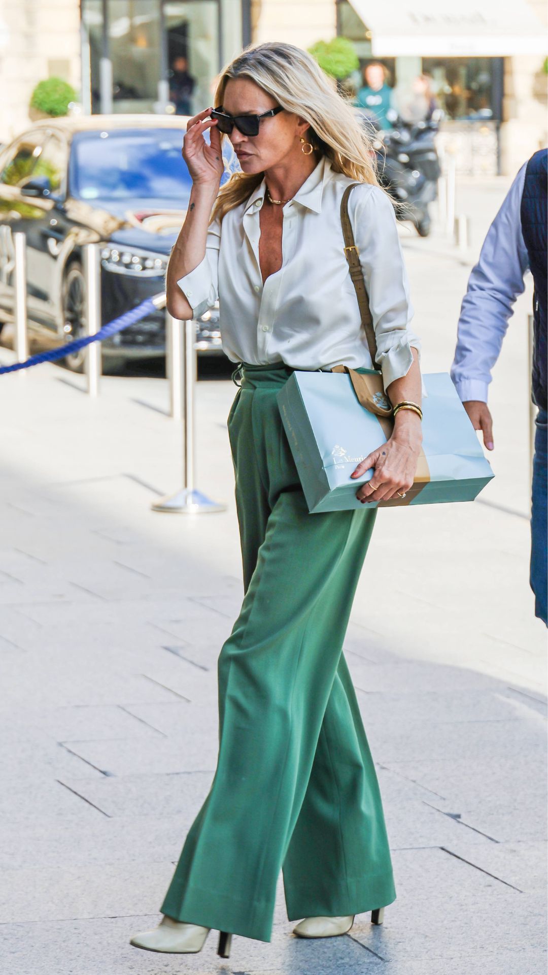 KATE MOSS WEARING A BLOUSE AND GREEN TROUSERS