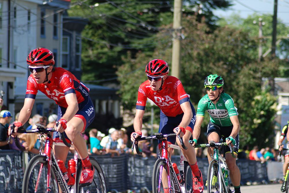 Drapac leads the chase