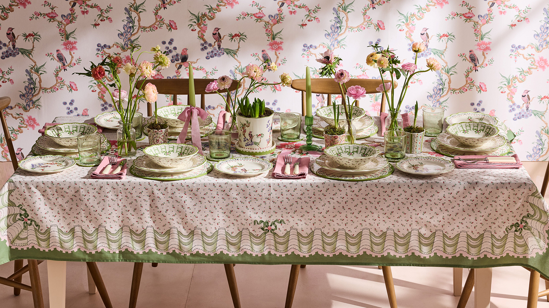 Floral tablescape