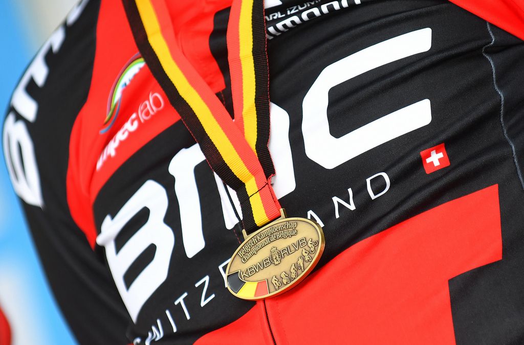 The medal hanging around Philippe Gilbert's neck