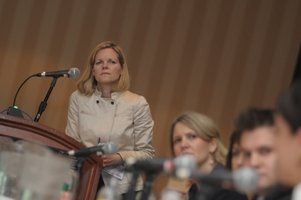 122319-B_C_Business_Editor_Claire_Atkinson_moderates_a_panel_about_the_challenges_of_attracting_advertisers_to_on_demand_301x200.JPG