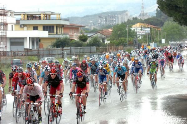 Cadel Evans (BMC Racing Team) navigates his way safely through the water on stage nine