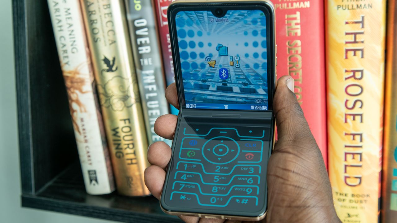 The Motorola Razr with Retro Razr mode enabled