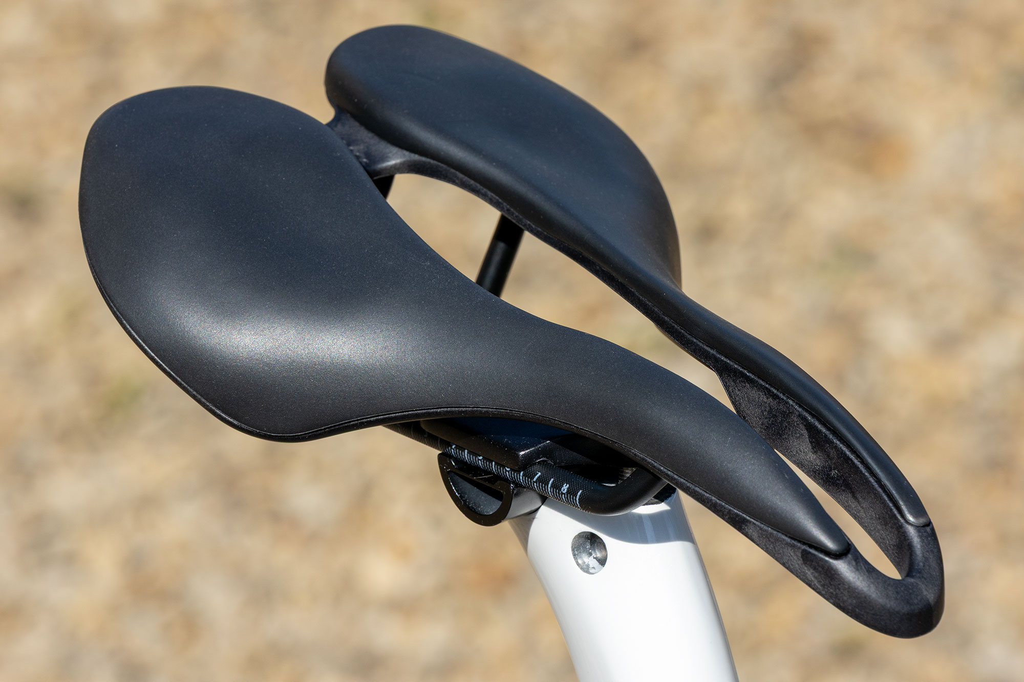 Selle SMP Evo30c from three-quarters front
