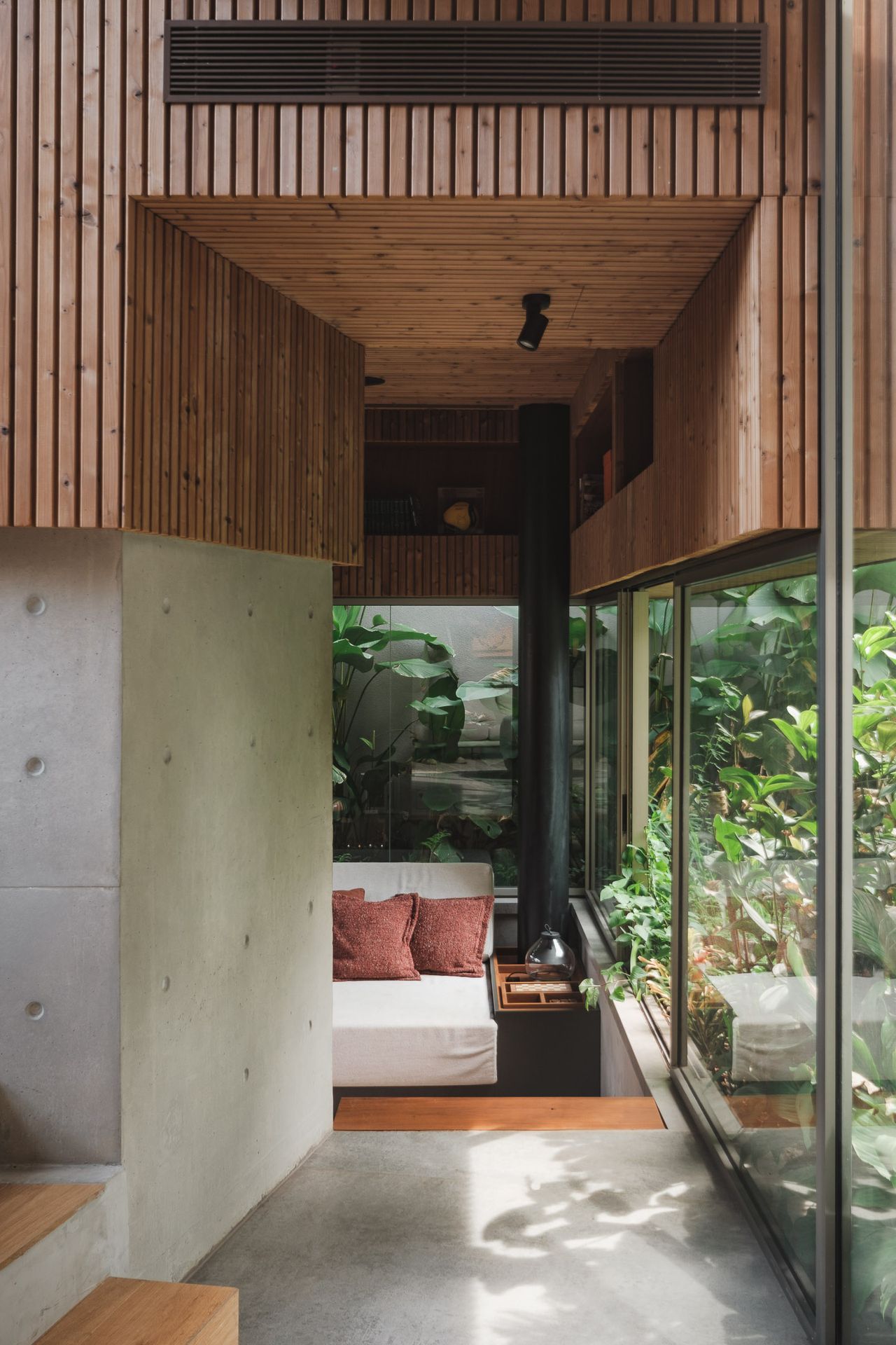Interior views of Casa da rua Esc&oacute;cia