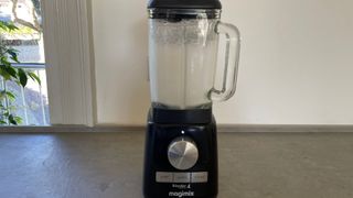 The Magimix Power Blender 4 cleaning itself