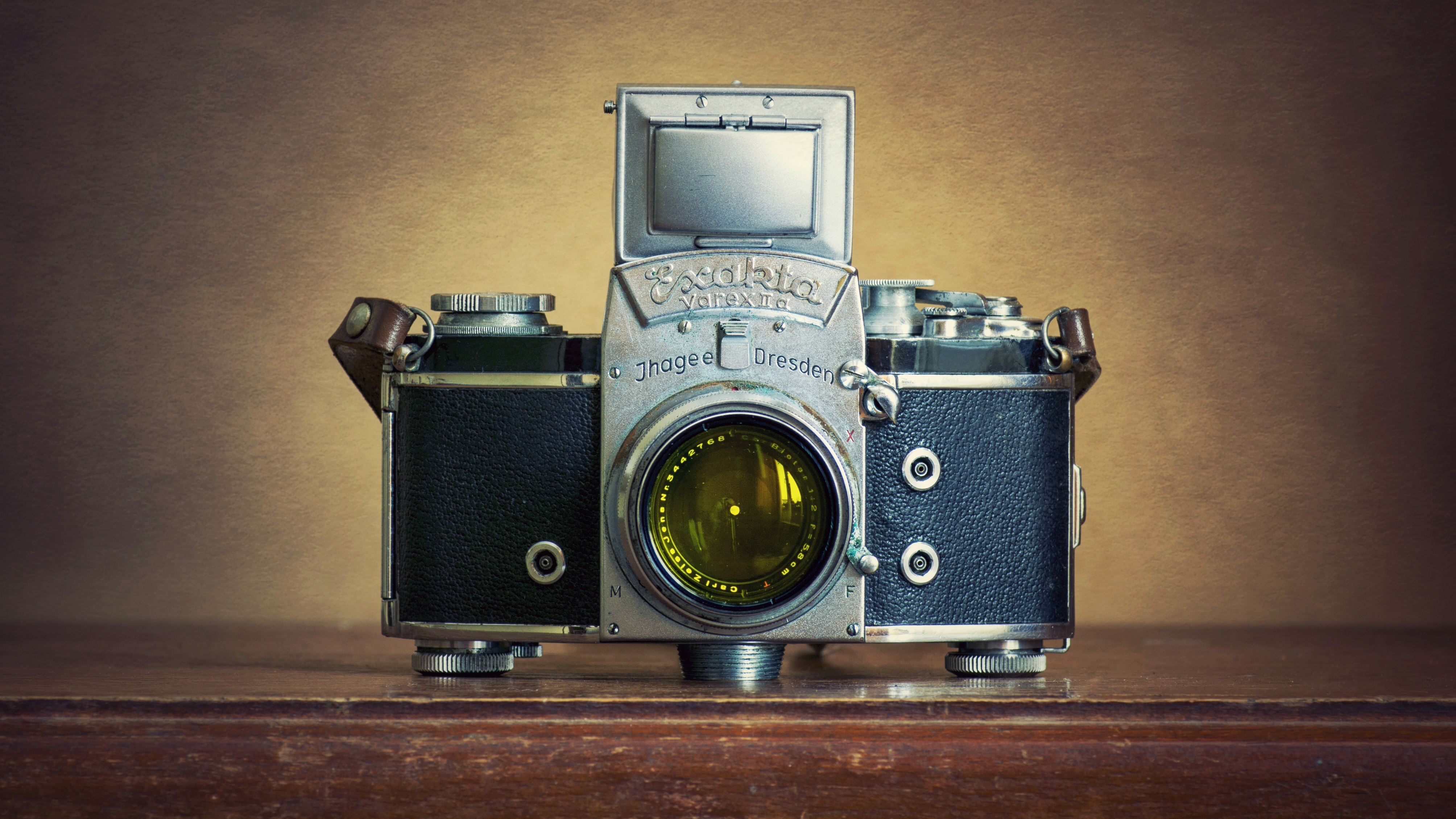 A Jhagee Exaka Varex IIa camera on a wooden surface