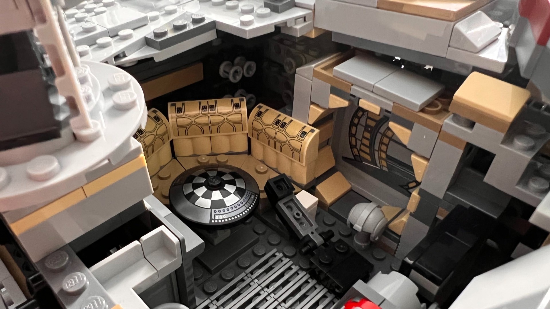 Lego Star Wars UCS Millennium Falcon 75192_Close to Interior (Chessboard)