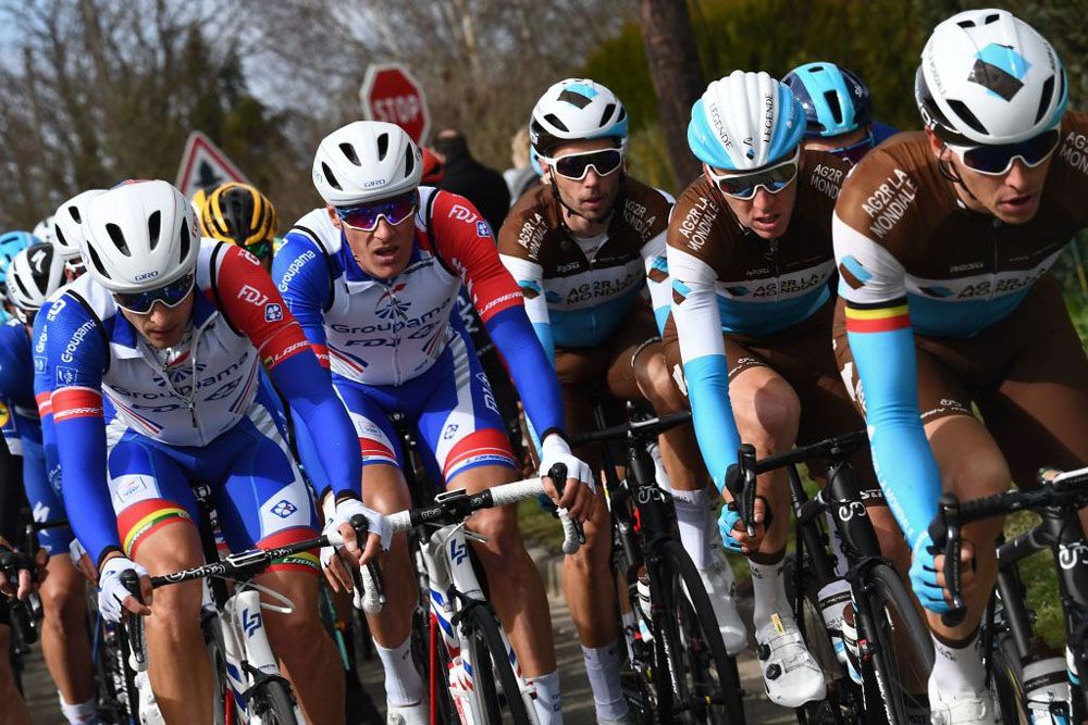 Protecting Romain Bardet on stage 1 of Paris-NIce