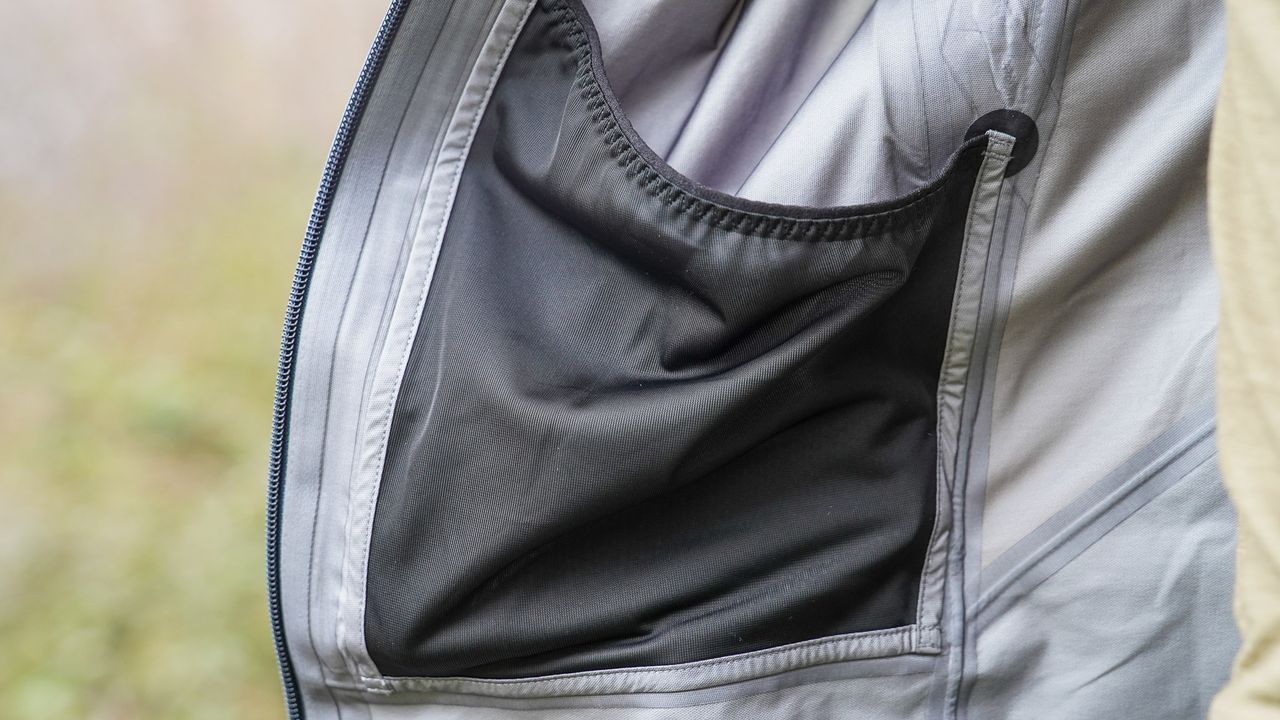 Peak Performance Vislight Gore-Tex C-Knit 3L Shell Jacket review
