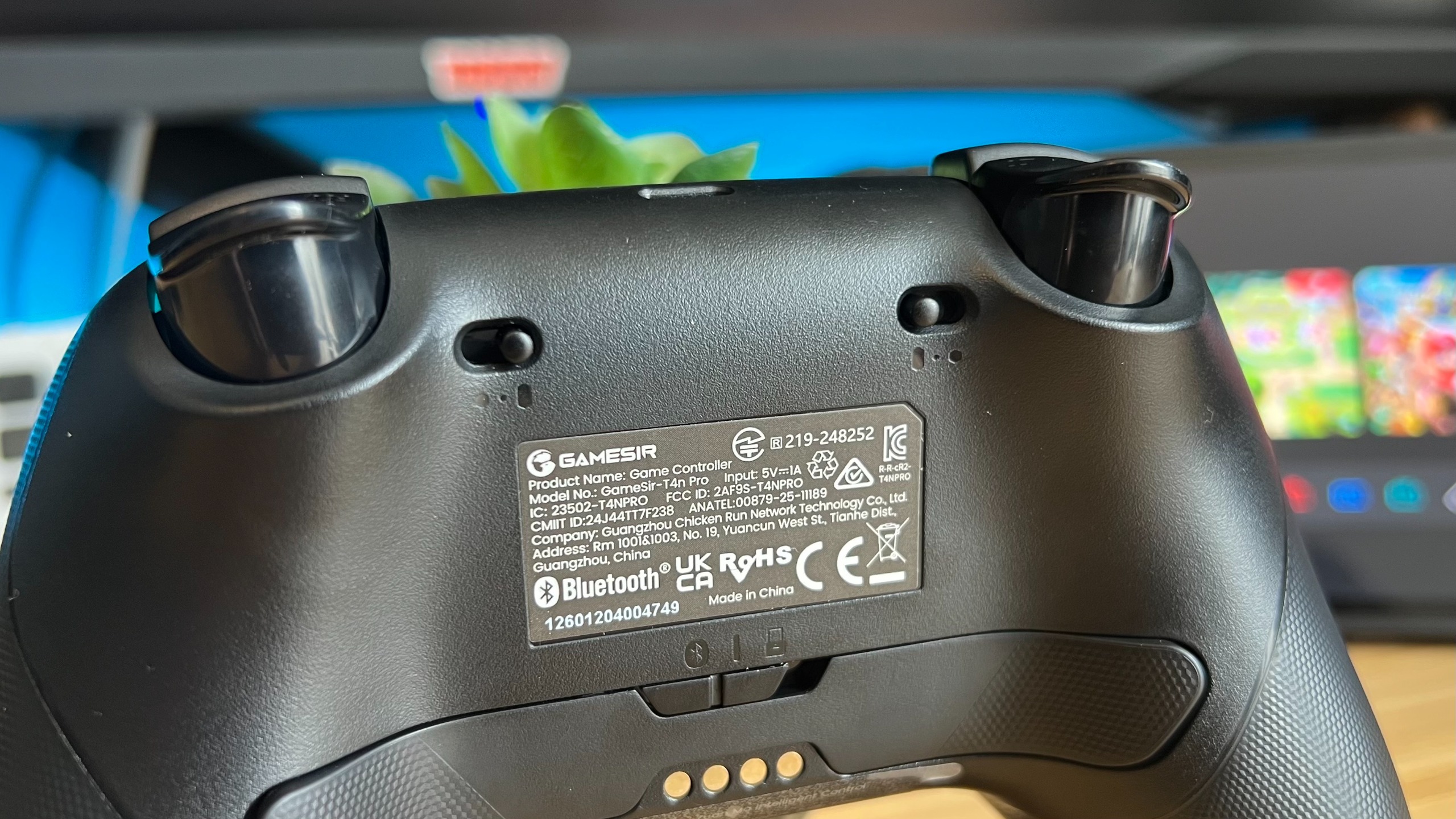 Close up on trigger lock toggles on the back of the GameSir Super Nova controller