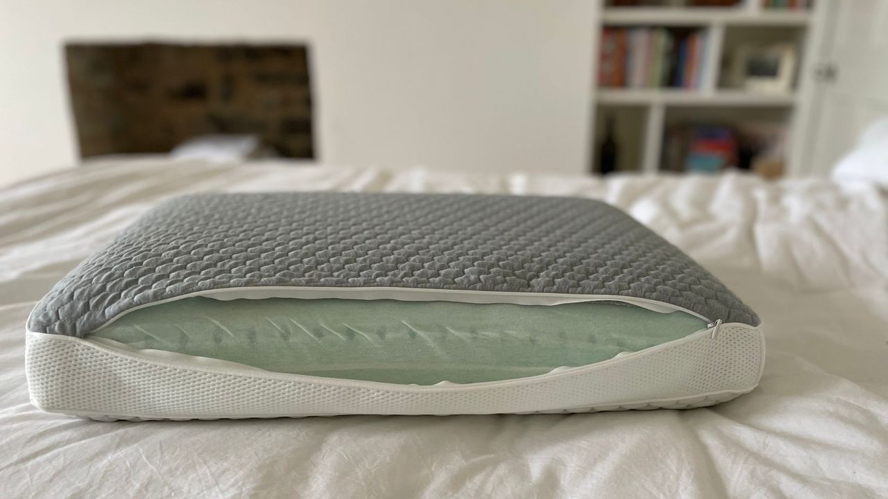 Soak &amp; Sleep Cooling Memory Foam Pillow open