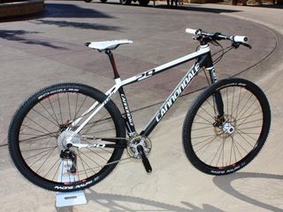 Cannondale has debuted a 29" version of its ultralight Flash Carbon hardtail for the 2011 model year.