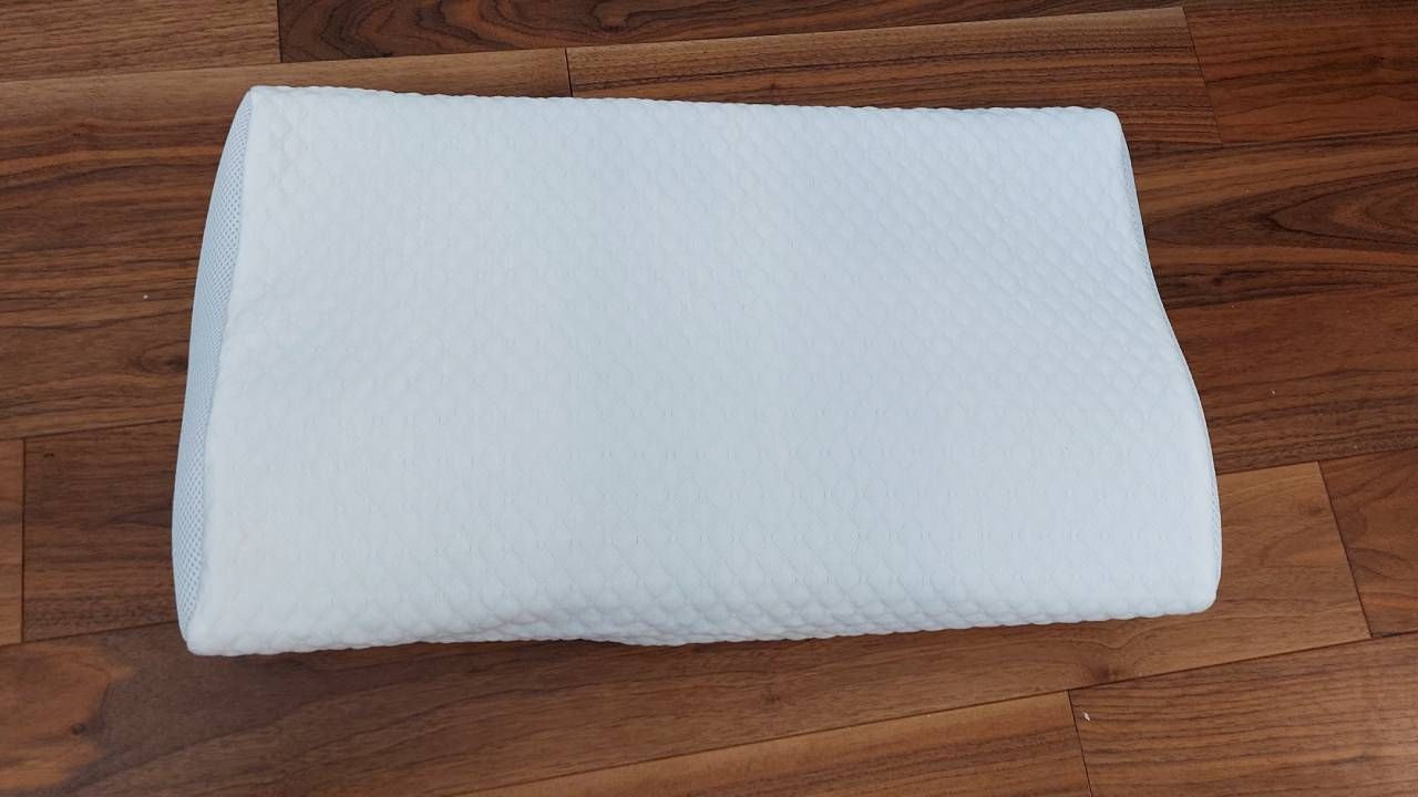 Groove Adjustable Memory Foam Pillow review: a neck-cradling adjustable sleep accessory for side sleepers