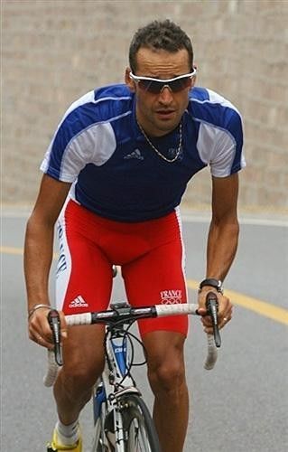 France's Cyril Dessel goes it alone on the climb