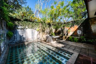 Lunuganga Estate - Geoffrey Bawa Suite - courtyard and pond