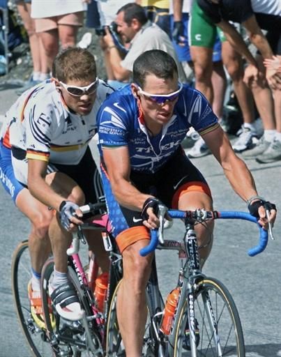 Lance Armstrong on the 2001 Alpe d'Huez stage of the Tour with Jan Ullrich - before "the look"
