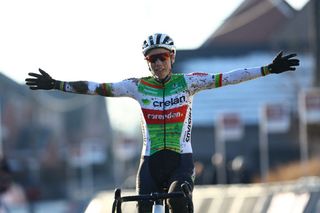 Sanne Cant celebrates a solo victory at Cyclocross Otegem on Monday