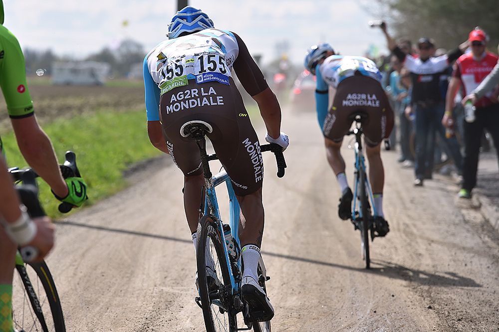Damien Gaudin tries to catch the wheel of a teammate