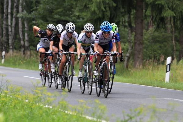 Elizabeth Armitstead (Garmin-Cervelo) leading a break group