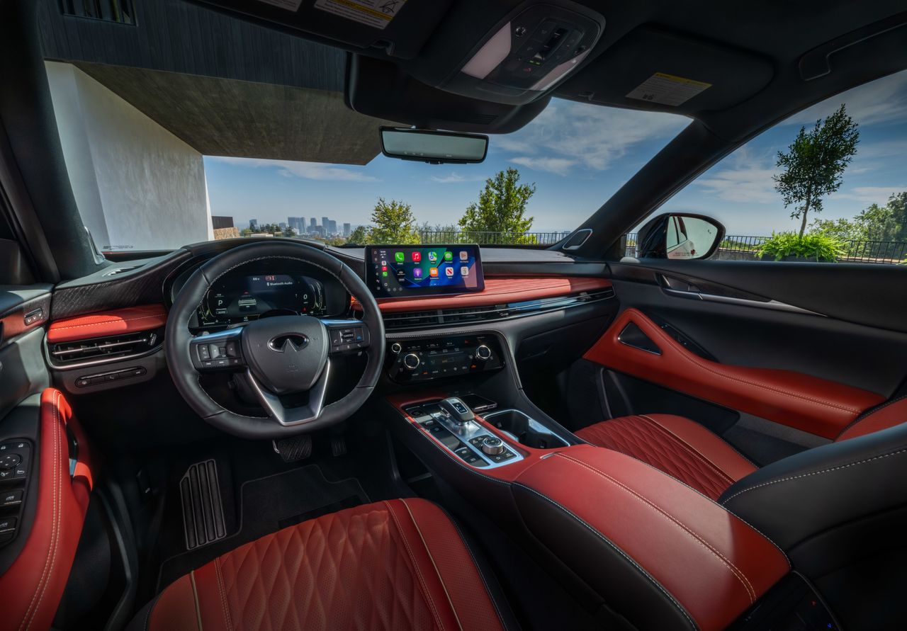 Infiniti QX65 dashboard and interior