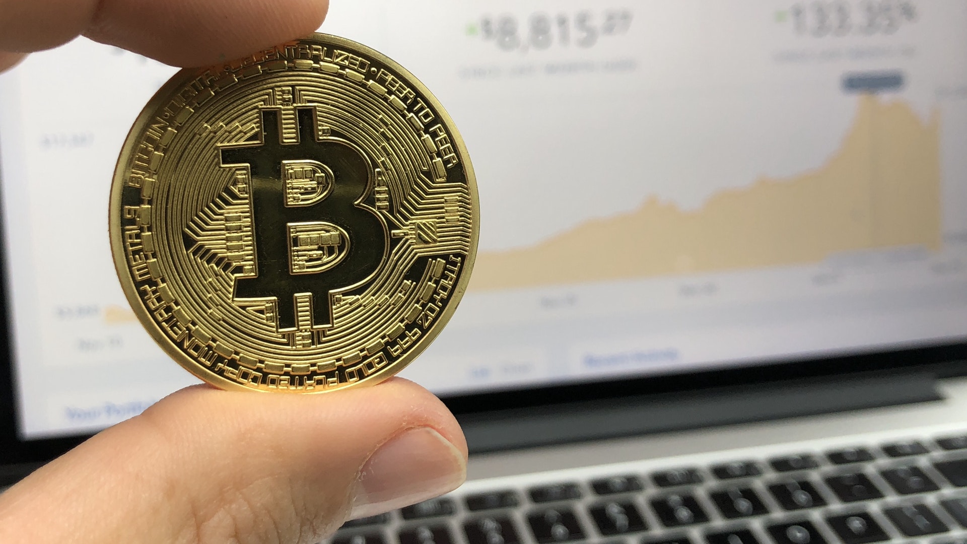 XTB România: Se prefigurează Bitcoin ca o posibilă alternativă la aur?