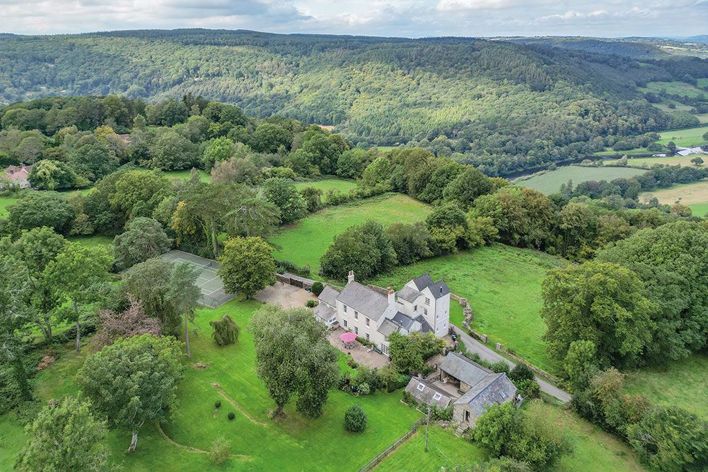 Properties for sale with tennis courts: Birchfield House, Forest of Dean, Gloucestershire