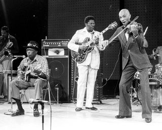 (from left) John Lee Hooker, B.B. King and Papa John Creach perform 'Gettin' It Together' on the TV show Midnight Special in August 1974 in Los Angeles, California.