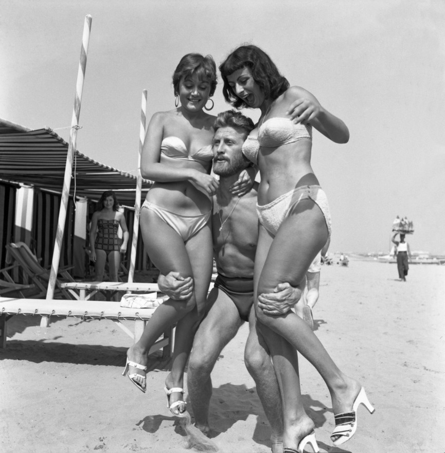 kirk-douglas-1556647399-n3B4-column-width-inline