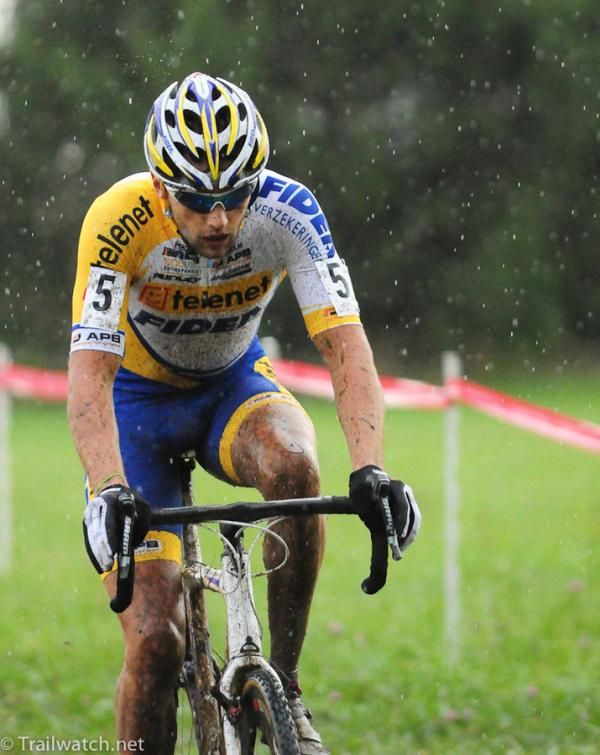 Rob Peeters (Telenet Fidea) leading in heavy rain