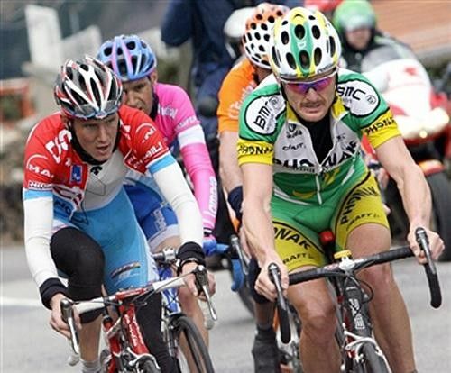 Fr&auml;nk Schleck, still on Landis' wheel
