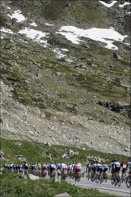 The Tour de Suisse peloton makes its way from Zernez to Bad Ragaz in stage 8