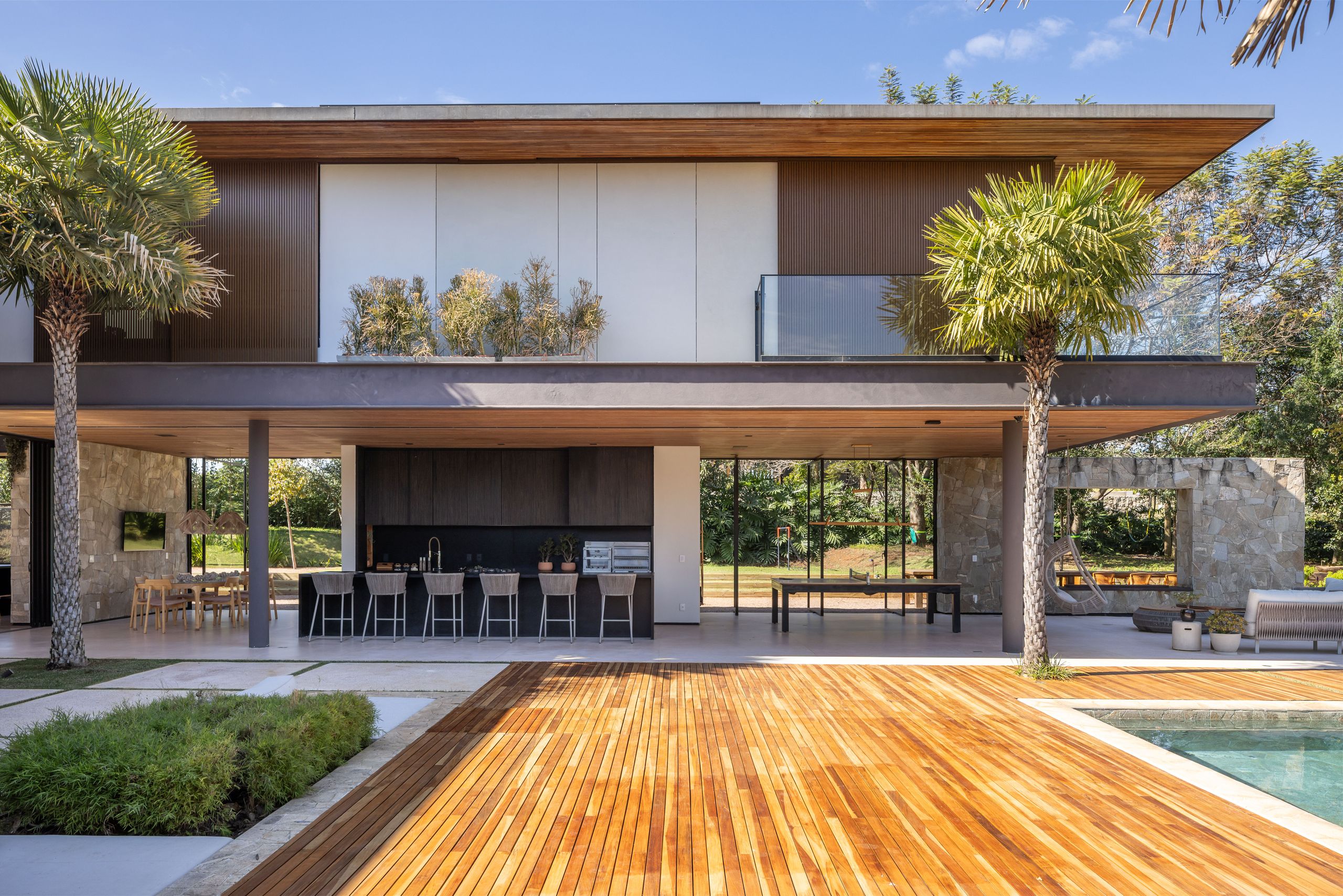 Tour a Brazilian home designed to flow with its landscape