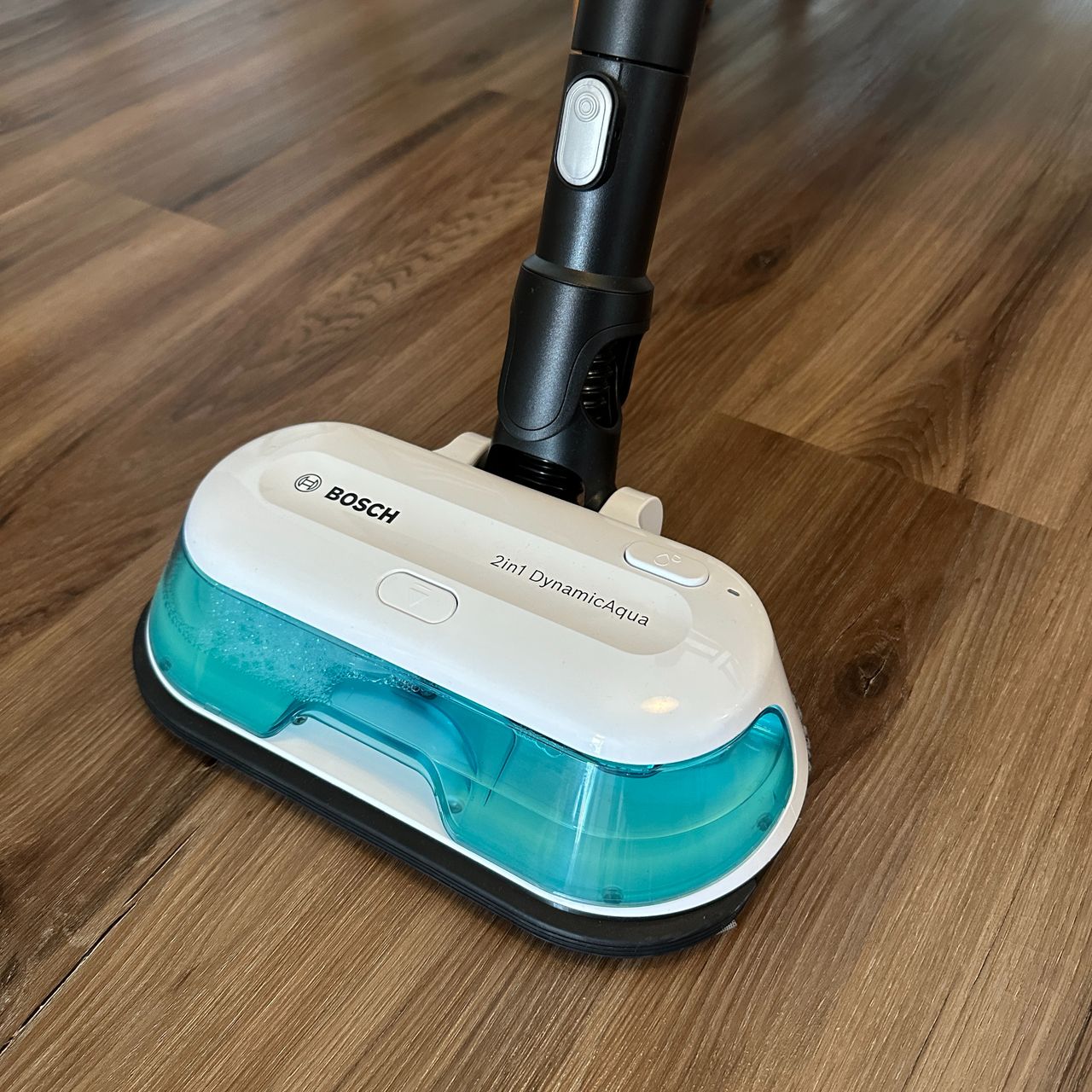 Bosch Unlimited 7 Aqua cordless vacuum and mop testing process