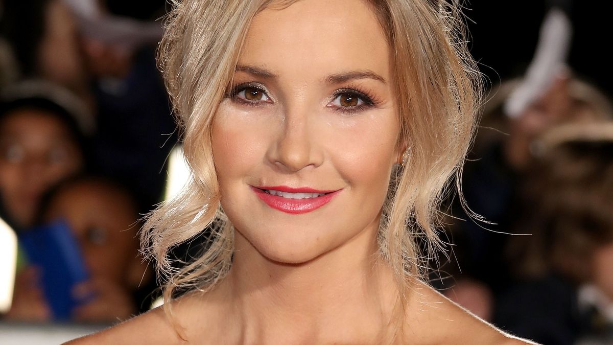 豹紋和牛仔布？海倫·斯凱爾頓 (Helen Skelton) 證明沒有比這更別緻的組合了