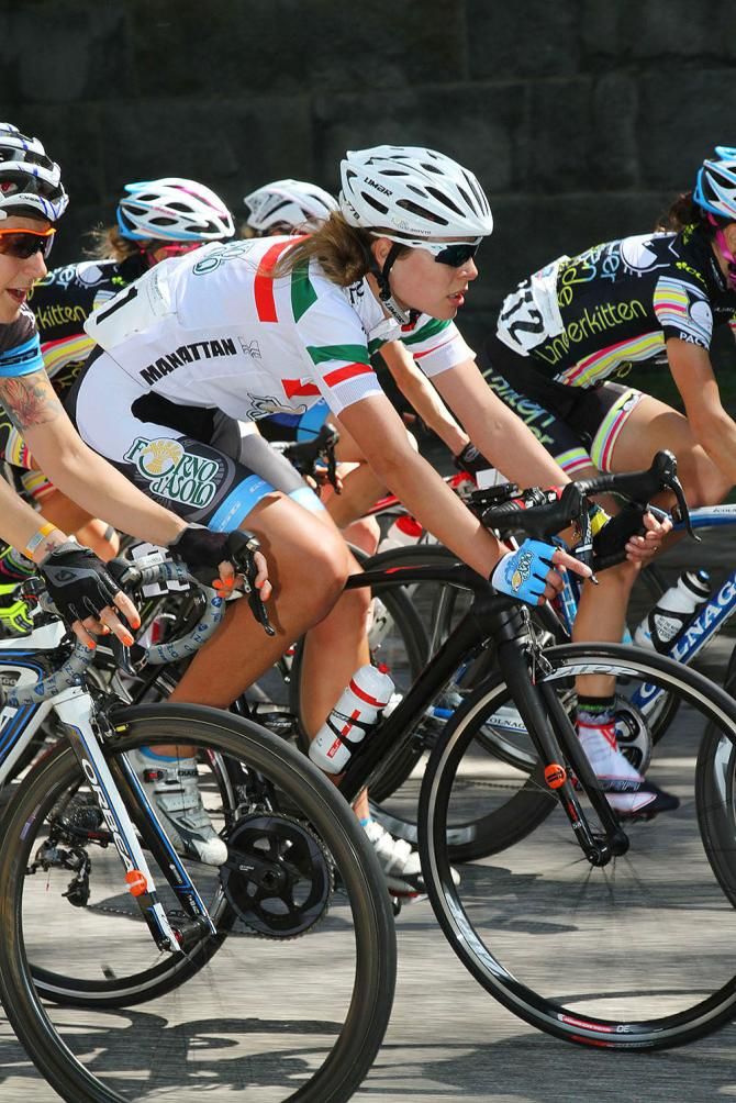 Mexican National Road Champion Ingrid Drexler (Forno D&rsquo;Asolo-Astute) surveys the field and makes her plan