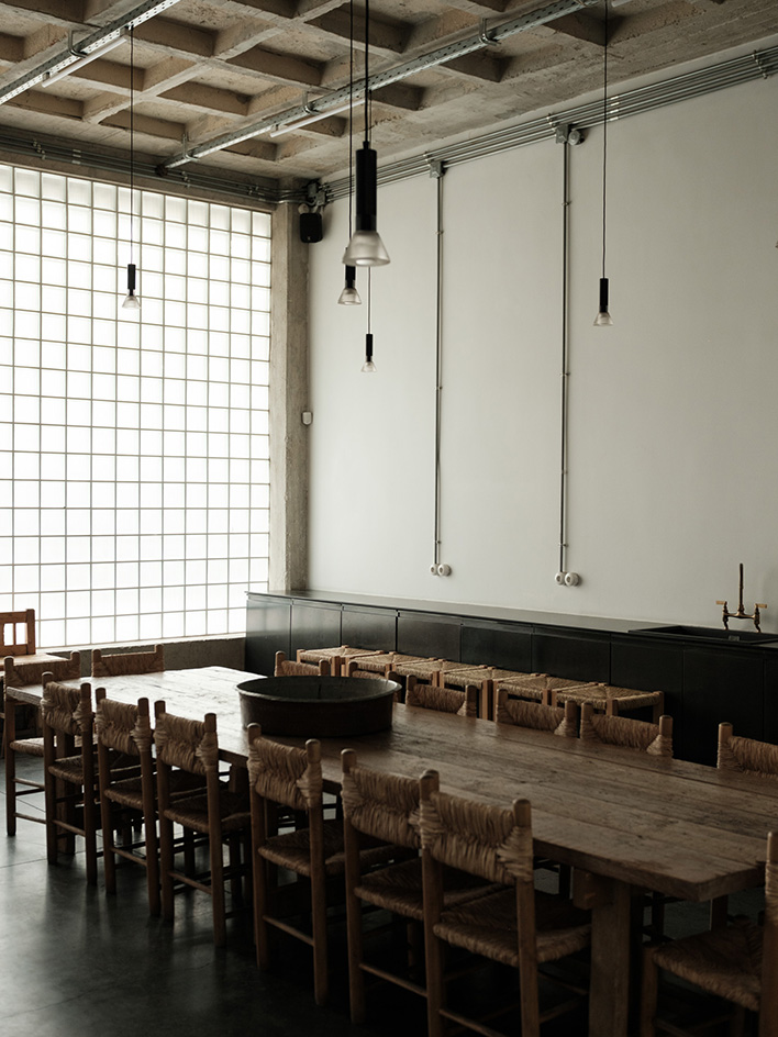 1OAM lofts interiors, midcentury furniture and raw brutalist concrete surfaces