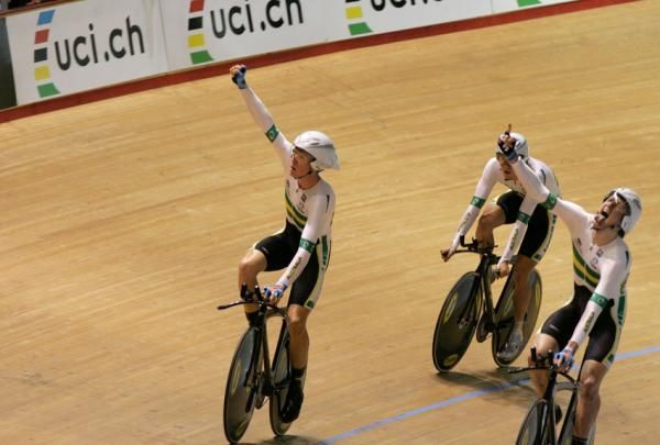 The Australians were thrilled to take gold on home turf in the men's team pursuit.