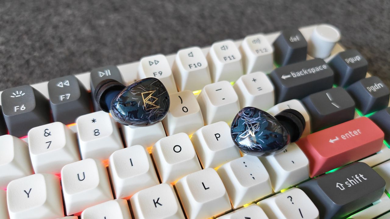 The Noble Osprey, alongside other Noble earphones.