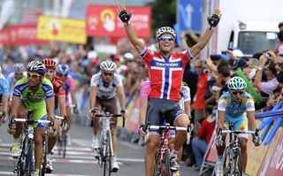 Thor Hushovd (Cervelo TestTeam) claims the Vuelta stage in Murcia.