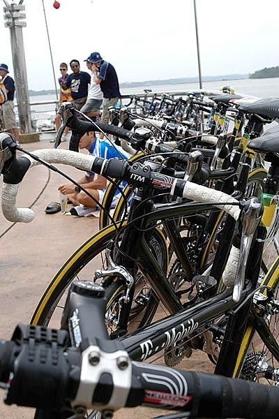 The Seoul Cycling team is riding a fleet of Giant's TCR Advanced framesets, as used by T-Mobile in seasons past.