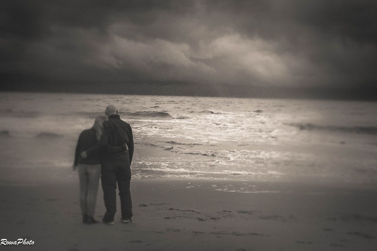 GuruShots - Powerful Black &amp; White Jan 26