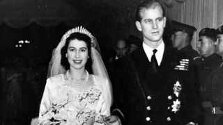 The Queen's pearl jewelry mishap