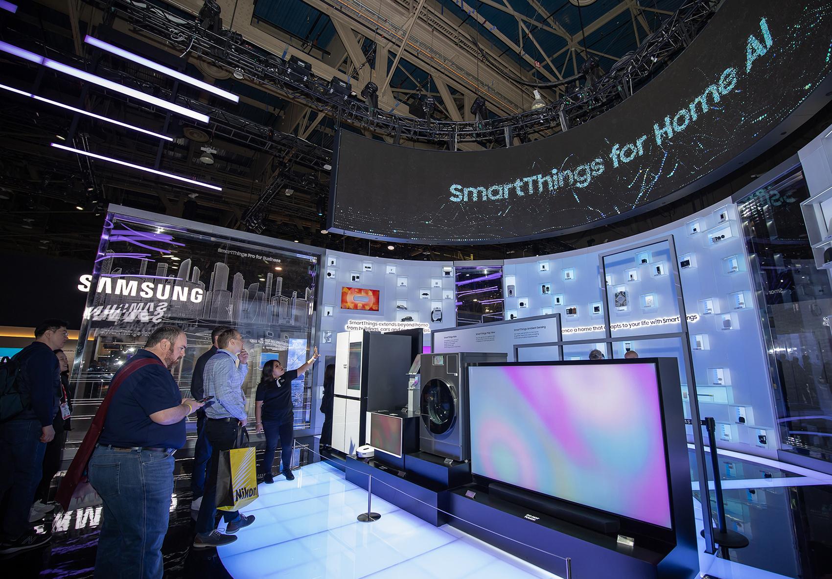  Samsung CES 2025 showing a flagship TV 