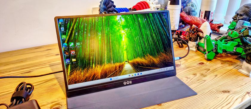 QQH Z12-4 Portable Monitor