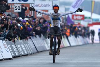 2025 Belgian National Cyclocross Championships: Thibau Nys gets the win