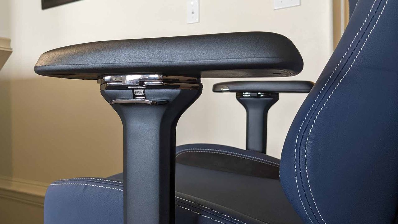 Boulies Master Series gaming chair armrest