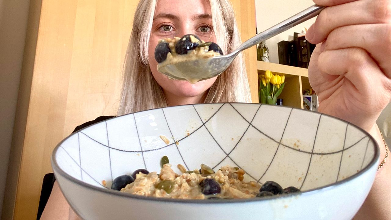 Fit&amp;Well writer Jessica Downey eats a bowl of oats 